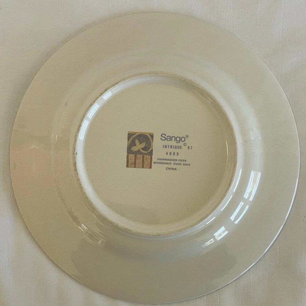 Sango Intrigue 4889 Dinner Plate Green Terracotta Scroll Vine Stoneware 10.75 in